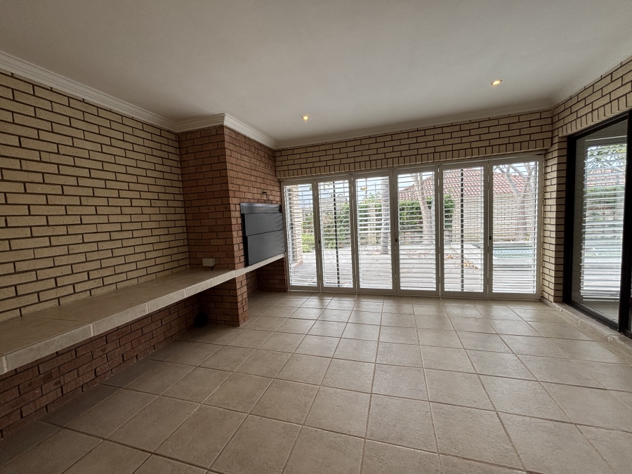 To Let 3 Bedroom Property for Rent in Summerstrand Eastern Cape